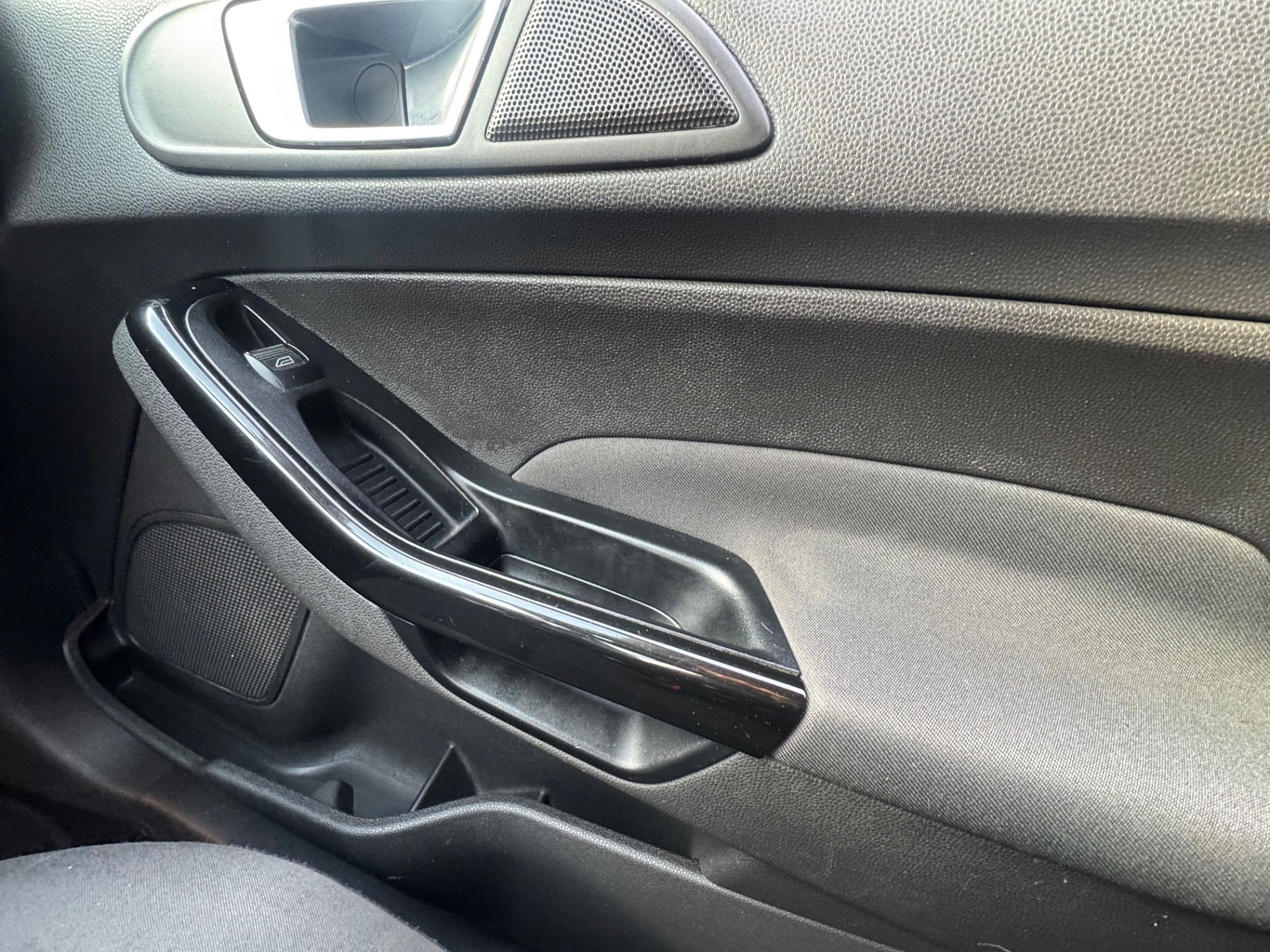 Ford Fiesta 1.5 TDCi 75CV 5 porte Titanium