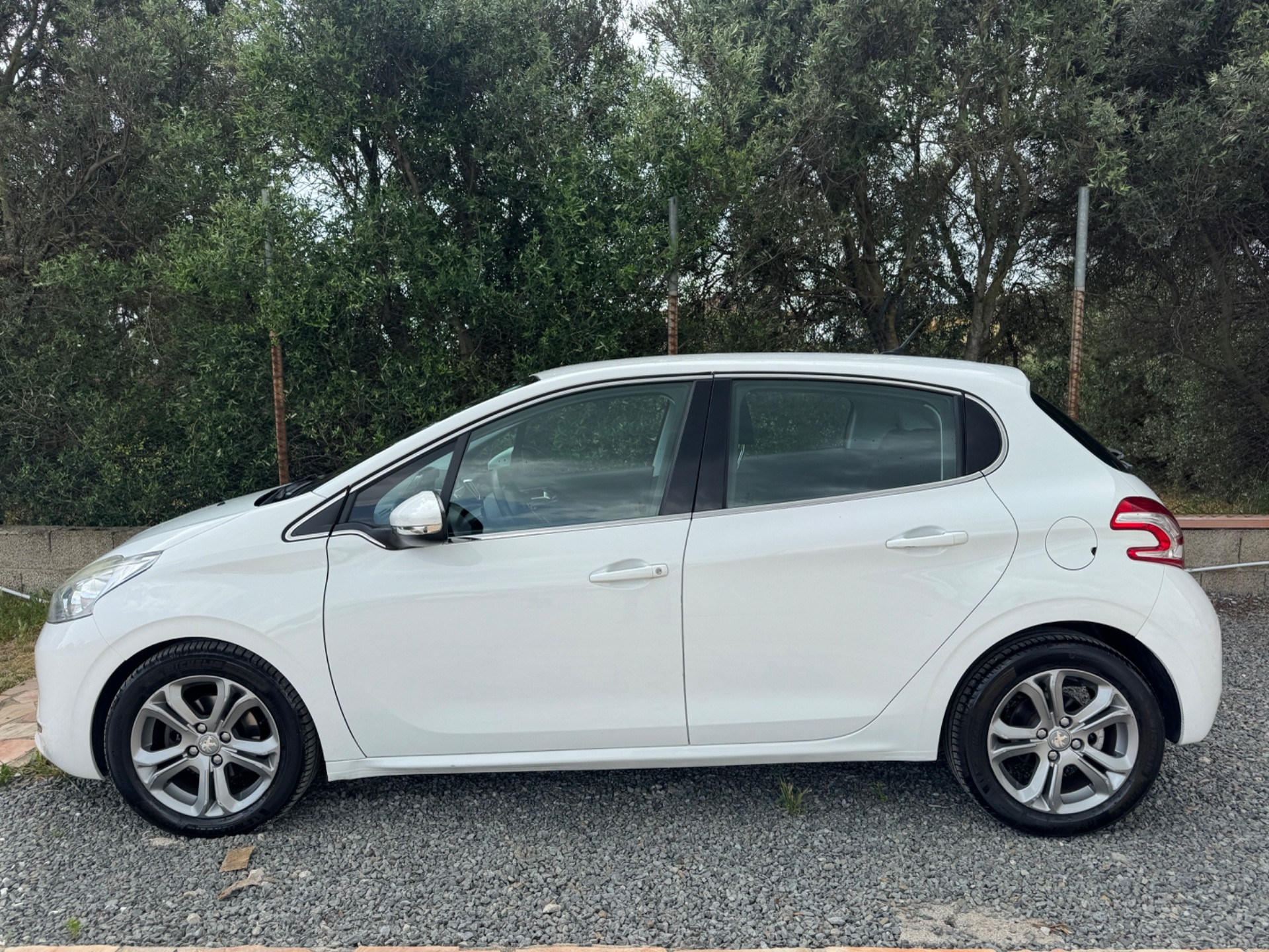 Peugeot 208 1.6 e-HDi 92 CV Stop&Start 5 porte All